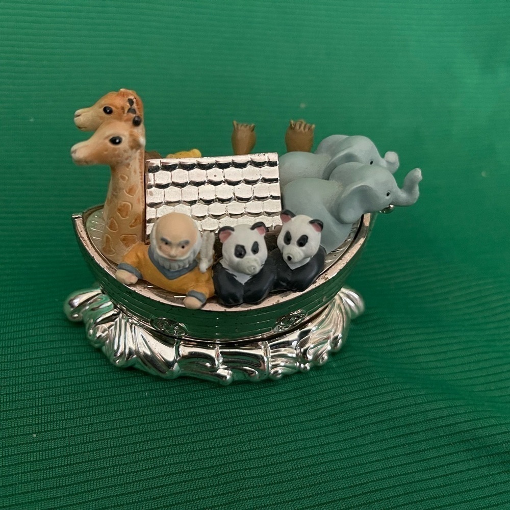 LENOX NOAH'S ARK TOOTHFAIRY BOX, PILLBOX ETC SILVER PLATE